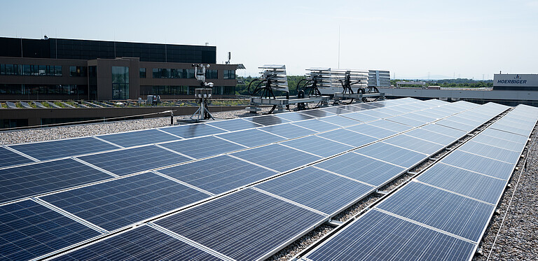 Photovoltaikanlage auf Dach von TZ2 großflächig