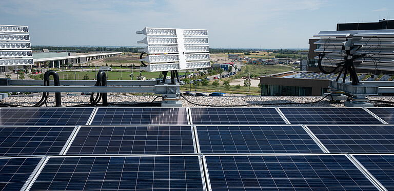 Photovoltaikanlage Dach vom TZ2 Closeup