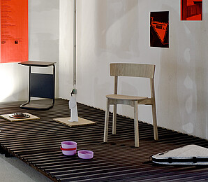 Ausstellungsansicht mit Designobjekten