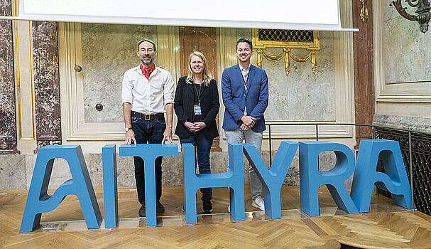 Die drei Direktoren des Forschungsinstituts AITHYRA auf einem Bild anlässlich des ersten Geburtstags.